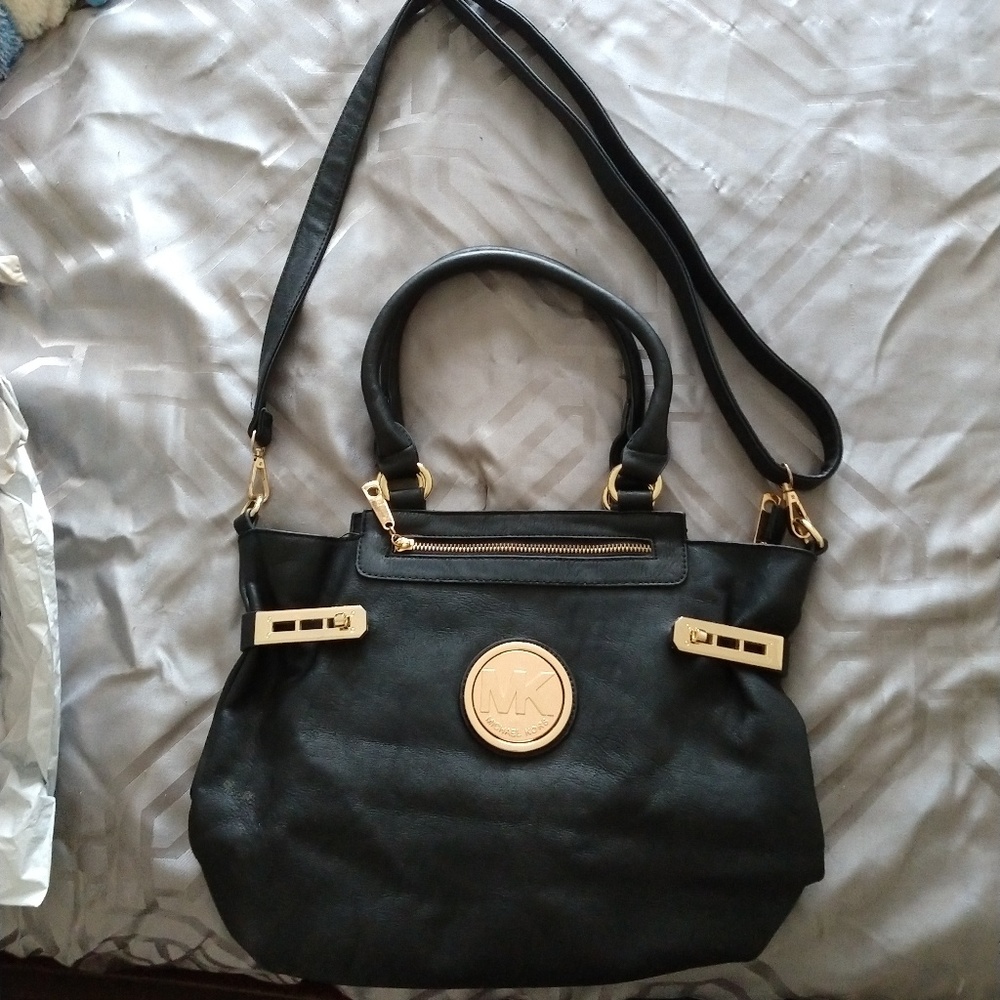 Shoulder bag black w/ gold hardware